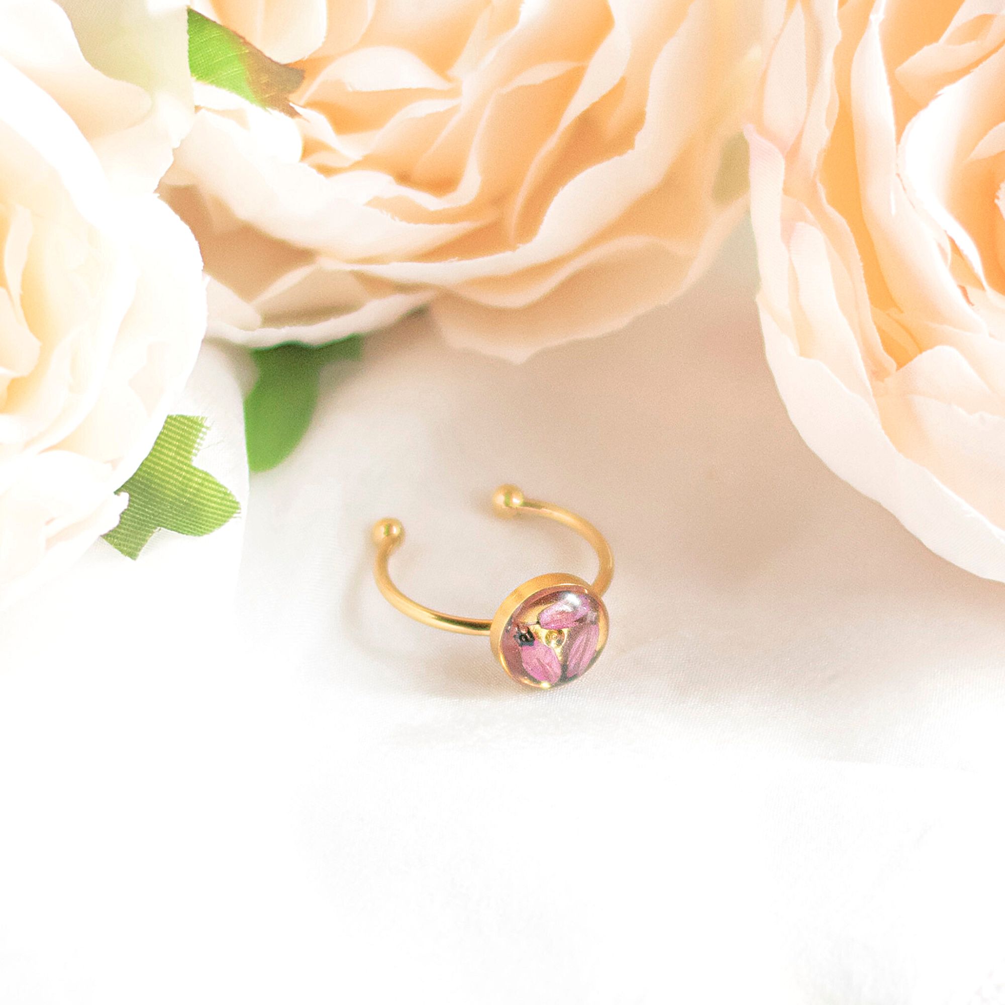 Prstan z roza vresjem