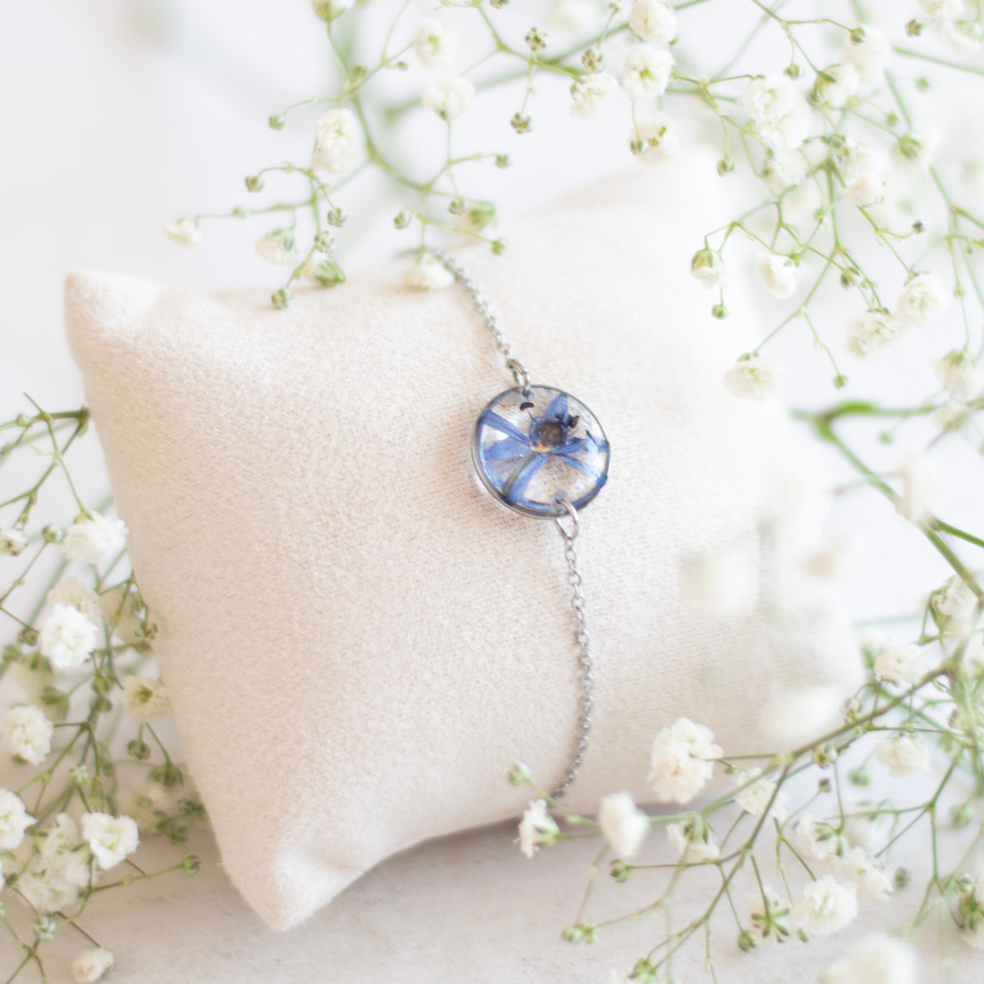 Zapestnica z modro čebulico