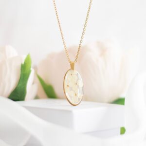 Verižica z belo hortenzijo, pozlačena