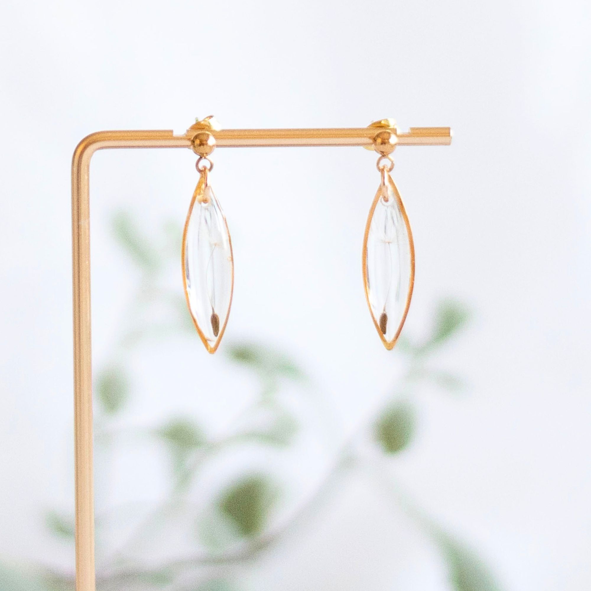 Podolgovati uhani z regratovim semenom, pozlačeni - slika 2