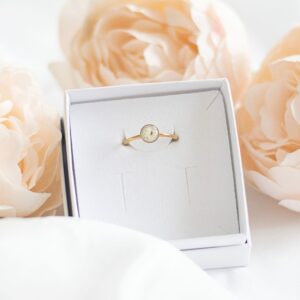 Prstan z divjim korenjem, bež, pozlačen