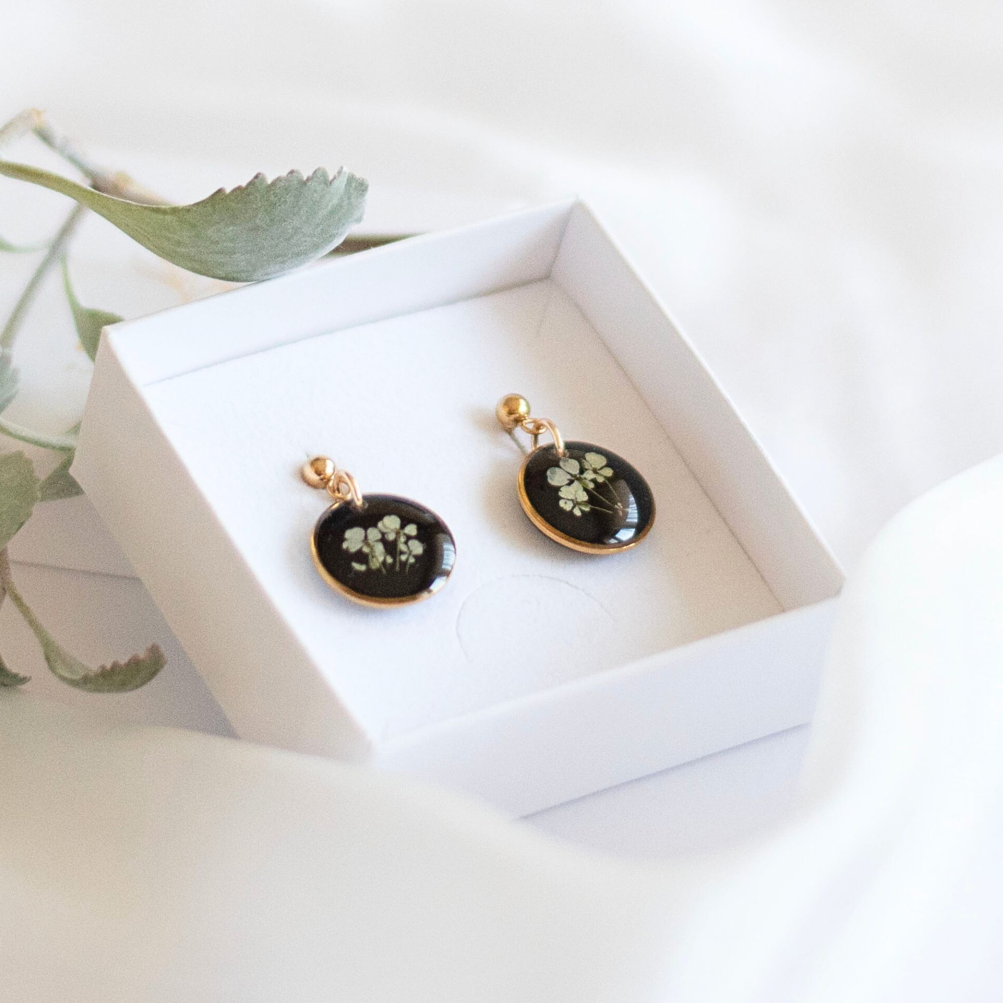 Uhani z divjim korenjem, črni, pozlačeni - slika 3