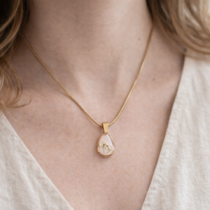 Verižica solzica z divjim korenjem, roza, pozlačena