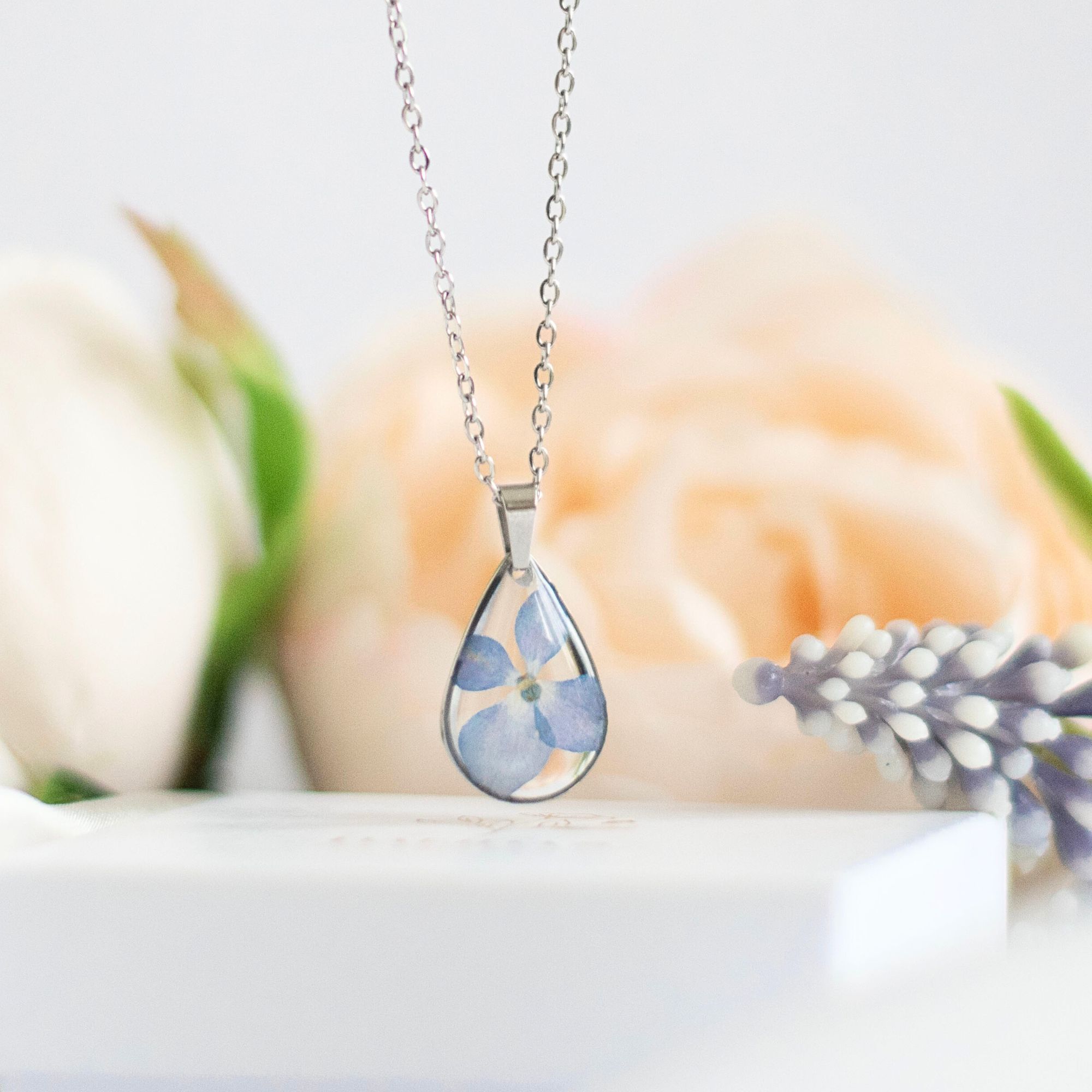 Verižica solzica z modro hortenzijo - slika 2