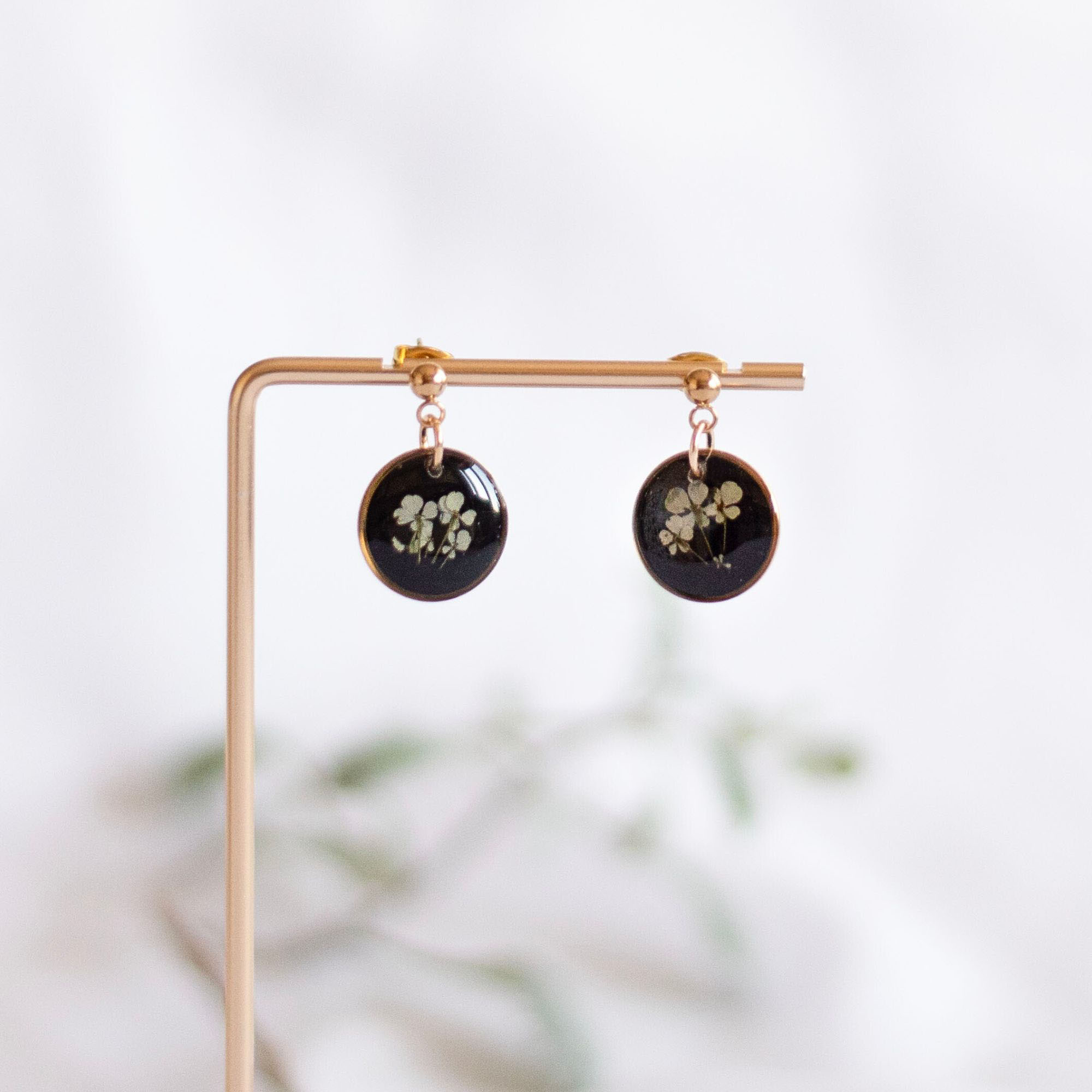 Uhani z divjim korenjem, črni, pozlačeni - slika 2