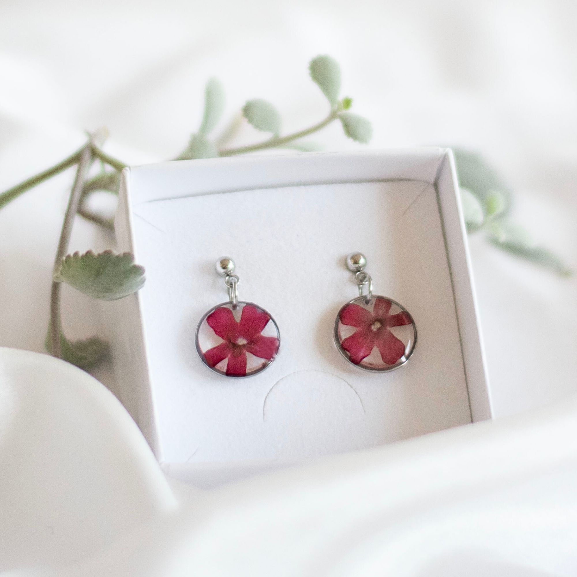 Uhani z rdečo verbeno